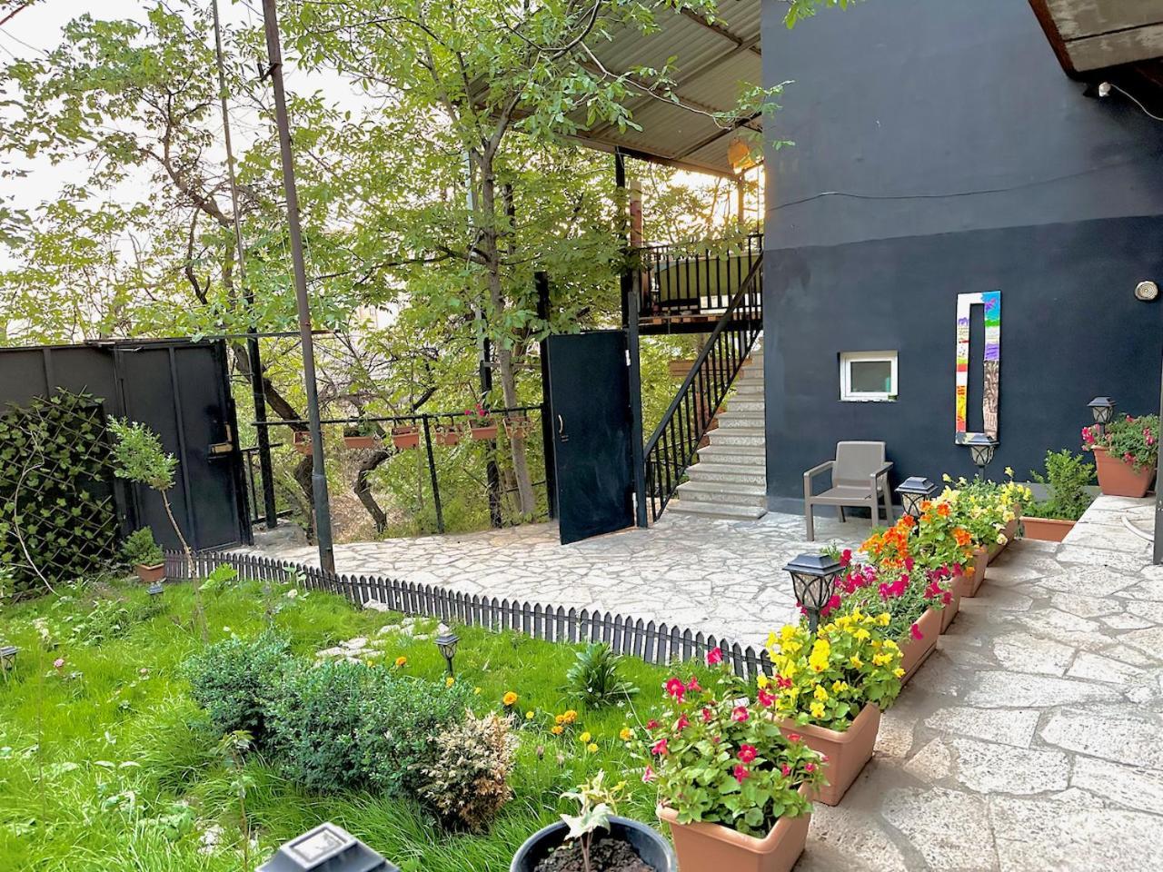 Cosy Studio With Beautiful Garden Ереван Экстерьер фото
